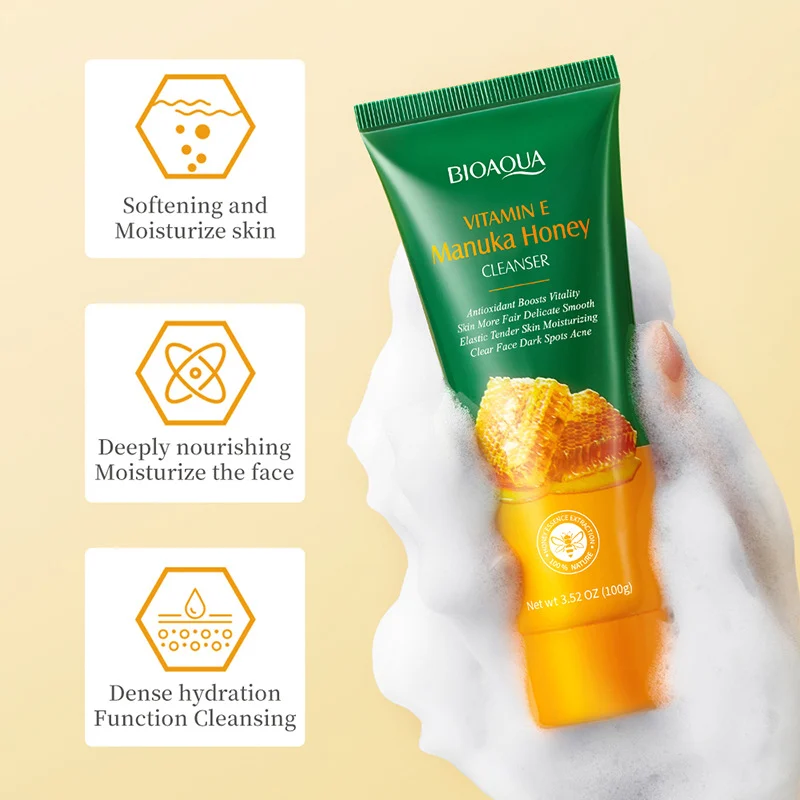 Vitamin E Manuka Honey facial cleanser bottle for oily and clogged-prone skin, gentle deep-cleansing face wash that removes excess sebum and makeup without tightness